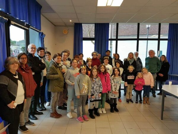 Galette et bons voeux à l'Atelier, club de modelage, peinture et dessin, pour la nouvelle année.