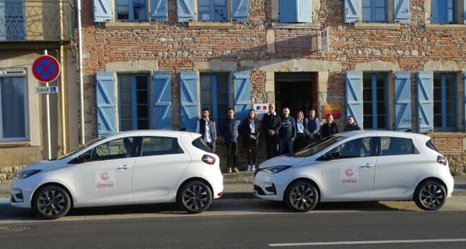 Deux Zoé flambant neuves ont été livrées au site administratif de l'Isle en Dodon par la Communauté de communes Coeur et Coteaux du Comminges.