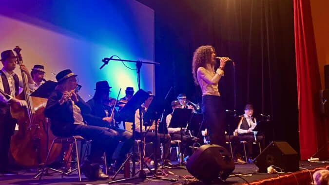 Le groupe diatoniks et sa chanteuse Sylvie