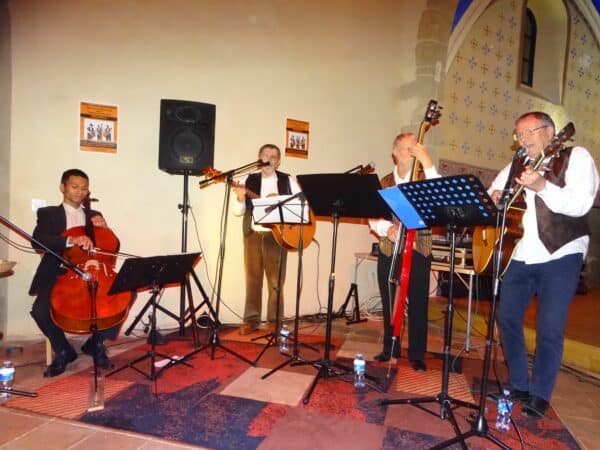 L'excellent concert du quatuor Triangle à la Chapelle des Pénitents de Monléon Magnoac, un moment mémorable organisé par Josette Francazal de la MJC.
