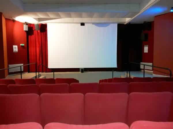 Pour se faire une toile, le Ciné Donjon à Aurignac.