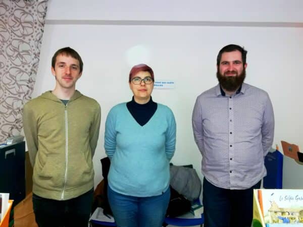 Pierre (à dr) a repris la librairie Le Vent des Mots à Lannemezan depuis juillet dernier.