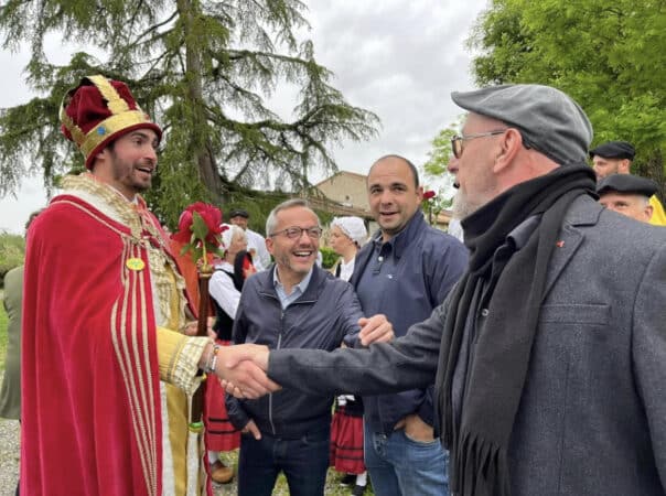Le député Christophe Beix présente ses respects au Roi de Rieux