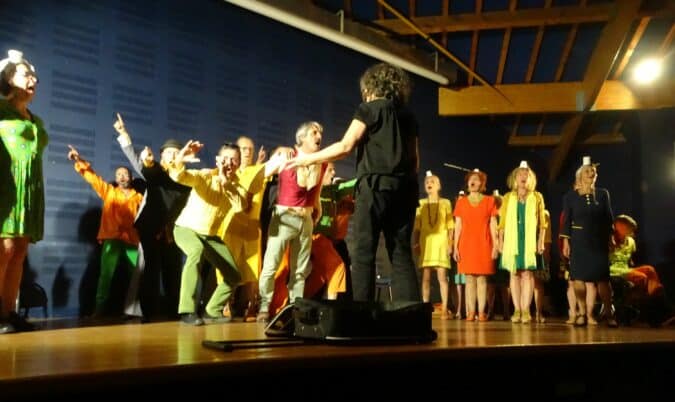 Un show plein d'humour et de ressort avec la talentueuse chorale On n'est pas couché, un vrai régal.