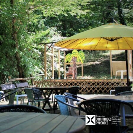 Deux soirs par semaine en août, scène ouverte à partager au camping Vacances au vert à Montmaurin.