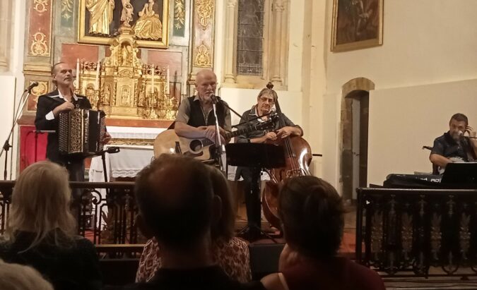 C’était un peu comme si Marcel Canal reprenait une conversation entamée depuis longtemps avec chacun des membres de l’assistance. C’est sur l’impression d’un véritable partage que nous sommes restés.