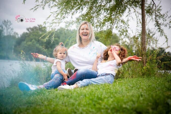 Une balade solidaire est organisée le 10 septembre à Cardeilhac par l'association Sourire est une force, pour venir en aide à Andréa (à dr) atteinte d'une maladie génétique rare. (sur la photo Marion sa maman et Nora sa petite soeur)
