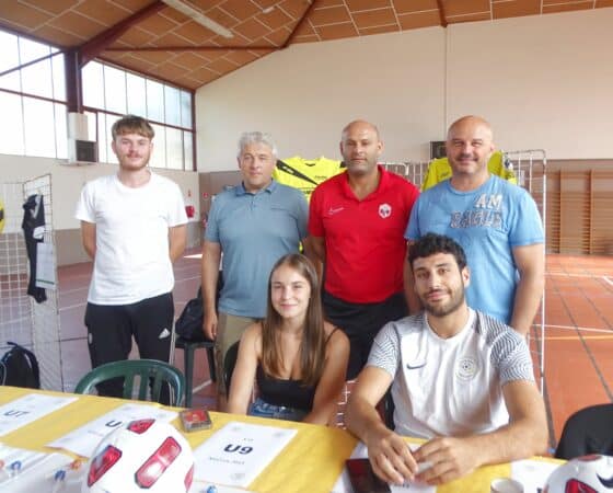 L'école Save-Gesse prend un nouveau départ rasséréné, avec un nouveau comité directeur. (debout à dr Eric Figarol, Mustapha et Bertrand, du comité directeur, avec de jeunes éducateurs).
