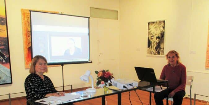 La psychanalyste J. Beneteau et Ksenia Milicevic, peintre et conseillère artistique du musée de peinture de Saint-Frajou, en conférence.