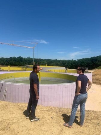 Céline Laurenties-Barrère, candidate du Front Républicain, en visite sur le chantier du méthaniseur de Blajan.