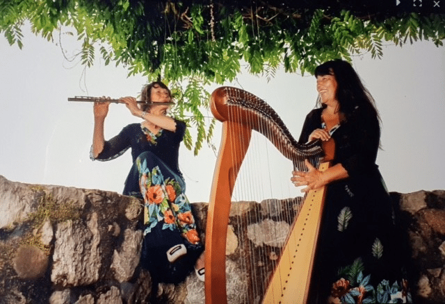 DUO, HARPE & FLÛTE traversière « Un voyage musical ensoleillé ☀️ » Avec déjà le partage d’un long chemin musical d’une belle altitude, nous sommes assuré de retrouver ces deux musiciennes sur le registre de l’excellence.