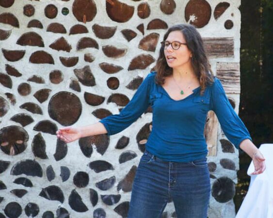 Aurore Poupron interprètera son spectacle Libérée délivrée à Boulogne, invitée par l'ATHEB école l'Elan Vert.