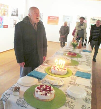 Jean-Claude Barousse, président des Amis du Musée de peinture de Saint-Frajou, a soufflé en bonne compagnie les 15 bougies du musée.
