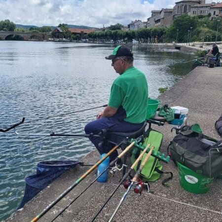 Une journée d'initiation à la pêche au coup au lac de Latoue avec le champion Thierry Fourès.