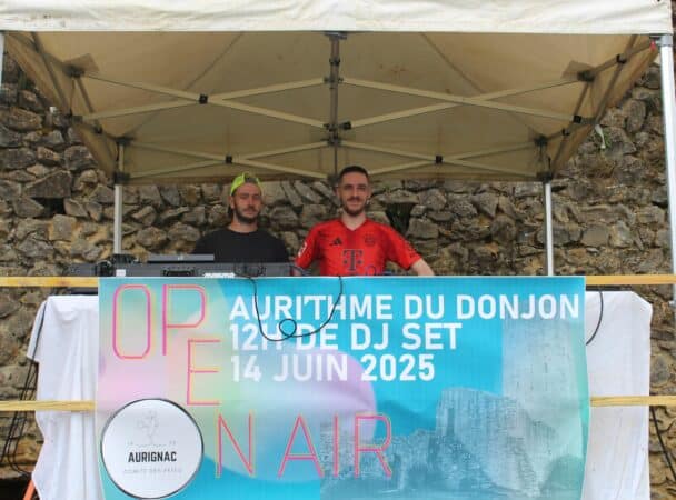Prêts pour la grande nuit du Festival Auri'thme du Donjon (Damien et Thibaud à la technique).