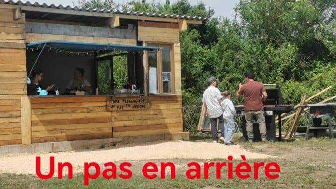 Des marchés nocturnes hebdomadaires à la Ferme Un pas en arrière.