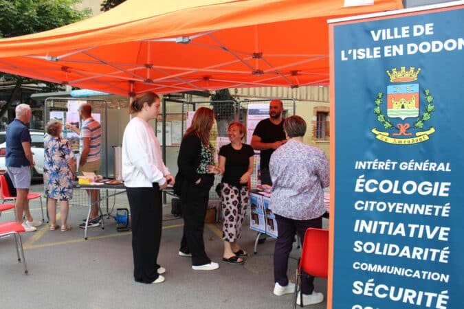 Villages Ouverts, la première matinée informative sur les atouts des territoires s'est tenue à L'Isle en Dodon samedi 14 juin. (au centre Cécile Le Goff-Despis, Nadine Lozes, Hervé Pascual)