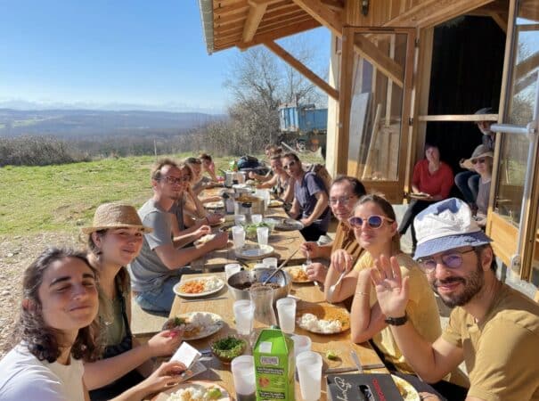 L'équipe de la Glissade, comme celle de la Cafetière, vous attendent pour la visite de leurs tiers-lieux.