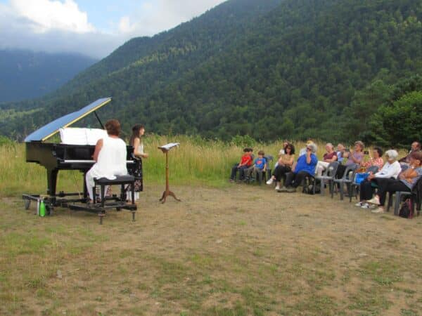 « La légende de Pyrène ». Des mélodies chantées par la voix soprano-lyrique de Natacha Brouat sont accompagnées au piano par Marie-Astrid