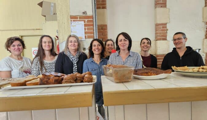 L'équipe de l'APE les Parets avec ses coprésidentes Esther Doya et Elodie Bertrand-Carré, lors de la bourse aux jouets à Castelnau Magnoac.