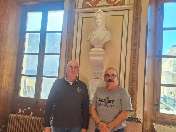 De gauche à droite : Le maire sortant Christian Sensebé et son premier adjoint Guy Lafranque