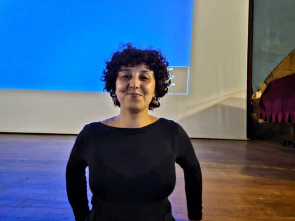 Anissa Medjebeur, doctorante en cinéma, spécialiste du cinéma asiatique, en conférence à l'Isle en Dodon, pour le film The Grand Master de Wong Kar Waï.