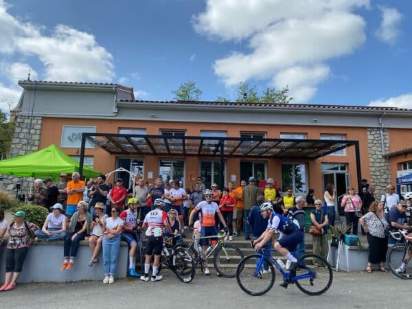 Une compétition de haut niveau qui place la convivialité au centre de la fête cycliste, la Boucle des Coteaux Commingeois à Saman.