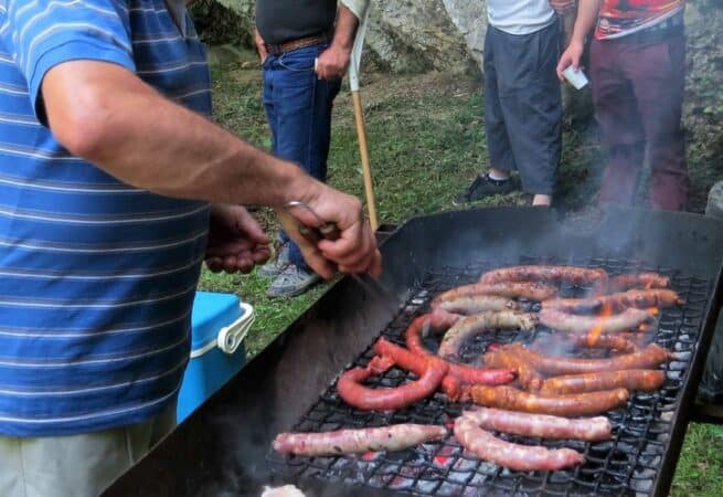 Des grillades, des frites, des jeux, de l'ambiance, à la soirée bar du comité des fêtes de Cardeilhac. (photo illustration)