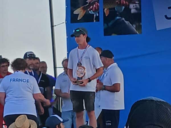 Jimmy 17 ans rapporte la médaille de bronze à l'AAPPMA de Cazères