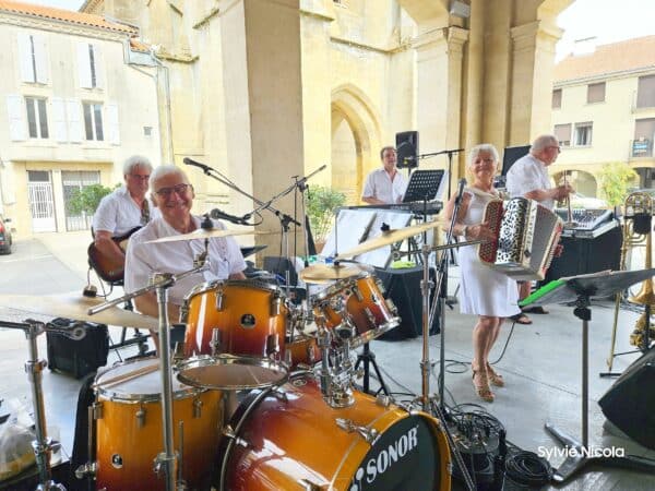 Un petit bal musette comme on les aime avec l'orchestre Belle K'danse à Boulogne.