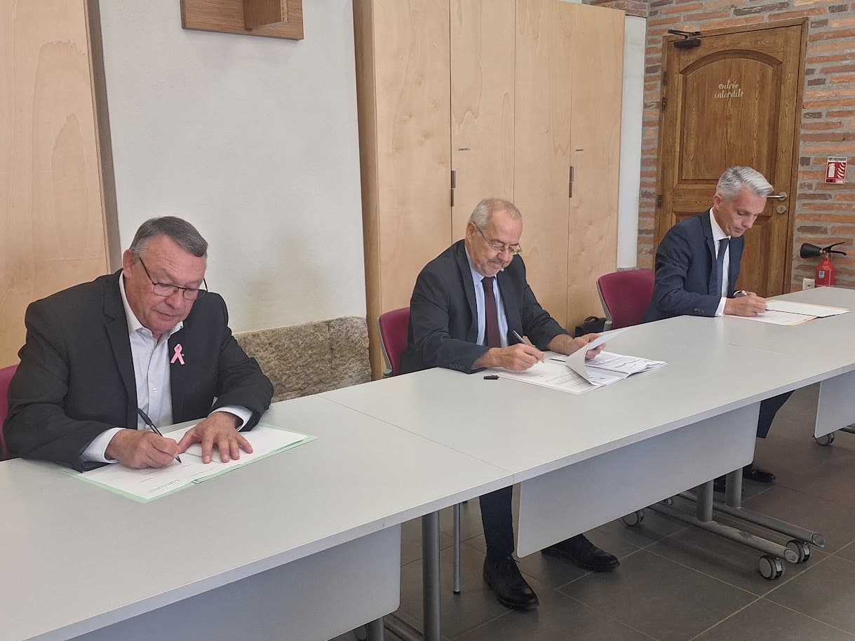 Raymond Defis (maire de Cazères), Pascal Bagdian (sous-préfet de Muret) et Christophe Amunzateguy, (procureur de la République de Saint-Gaudens)