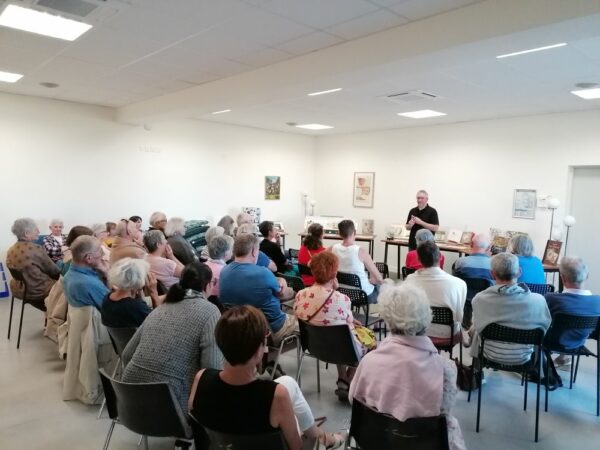 Les conférences sur les métiers du livres, organisées par l'association du Vent des Mots, se dérouleront le 2è jeudi de chaque mois jusqu'en juin (ici l'auteur Albert Lemant).